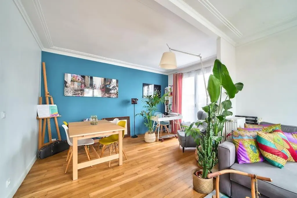 Appartement Spacieux Avec Balcon / Batignolles Paris Apartment