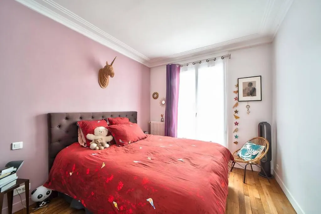 Appartement Spacieux Avec Balcon / Batignolles Paris