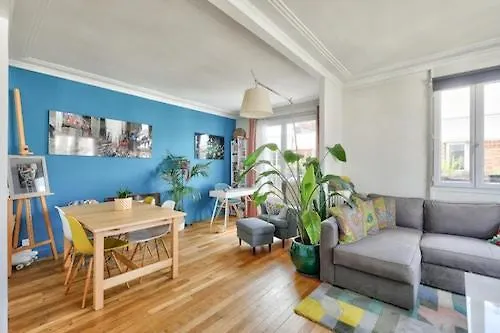 Appartement Spacieux Avec Balcon / Batignolles Paris