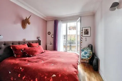 Appartement Spacieux Avec Balcon / Batignolles Parigi