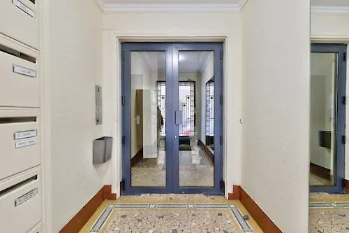 Appartement Spacieux Avec Balcon / Batignolles Paris France
